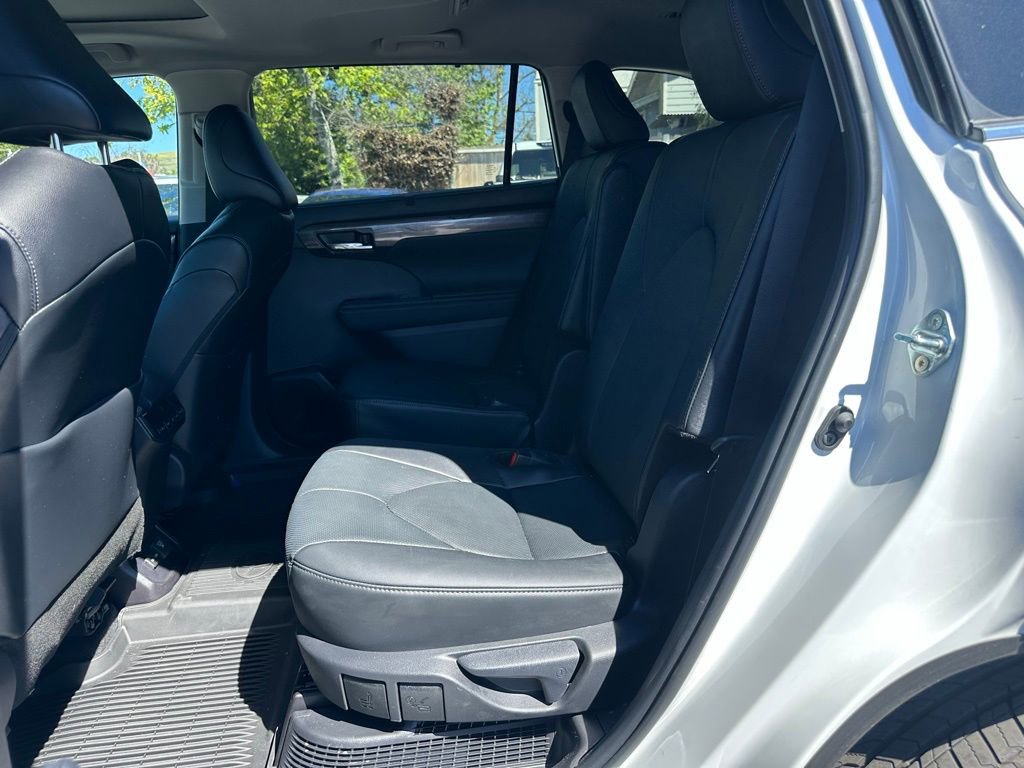 Certified 2026 Toyota Highlander Limited image 9