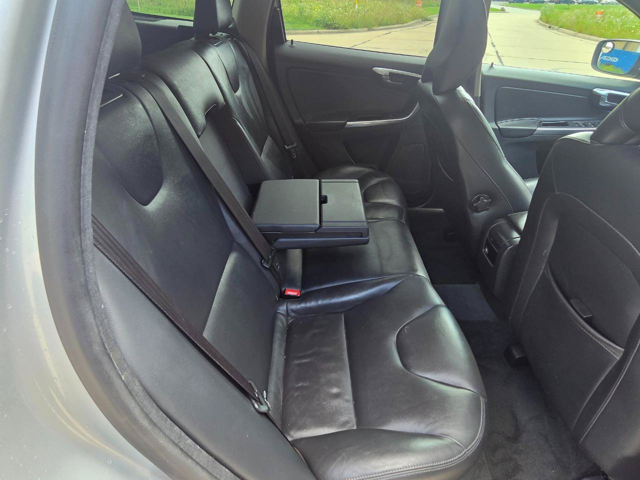 Used 2015 Volvo XC60 T5 AWD/4WD image 23