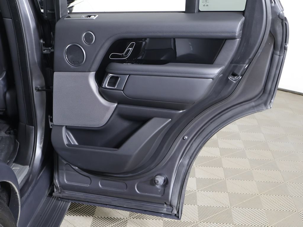Used 2019 Land Rover Range Rover HSE image 32