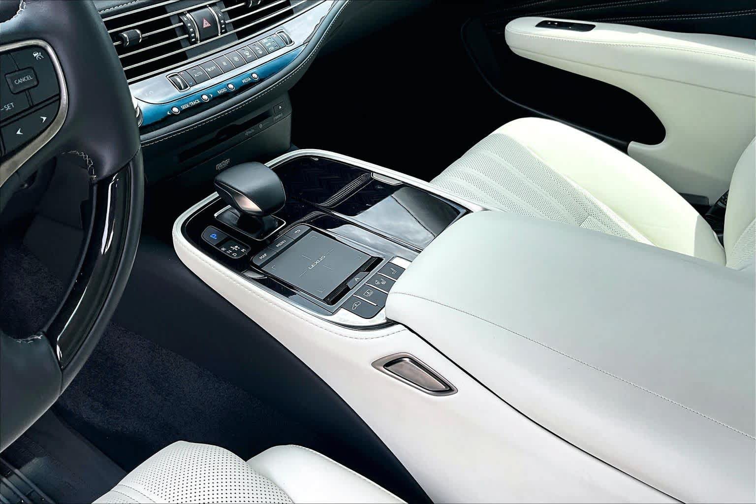 Used 2022 Lexus LS 500 w/ Interior Upgrade Package RWD image 17