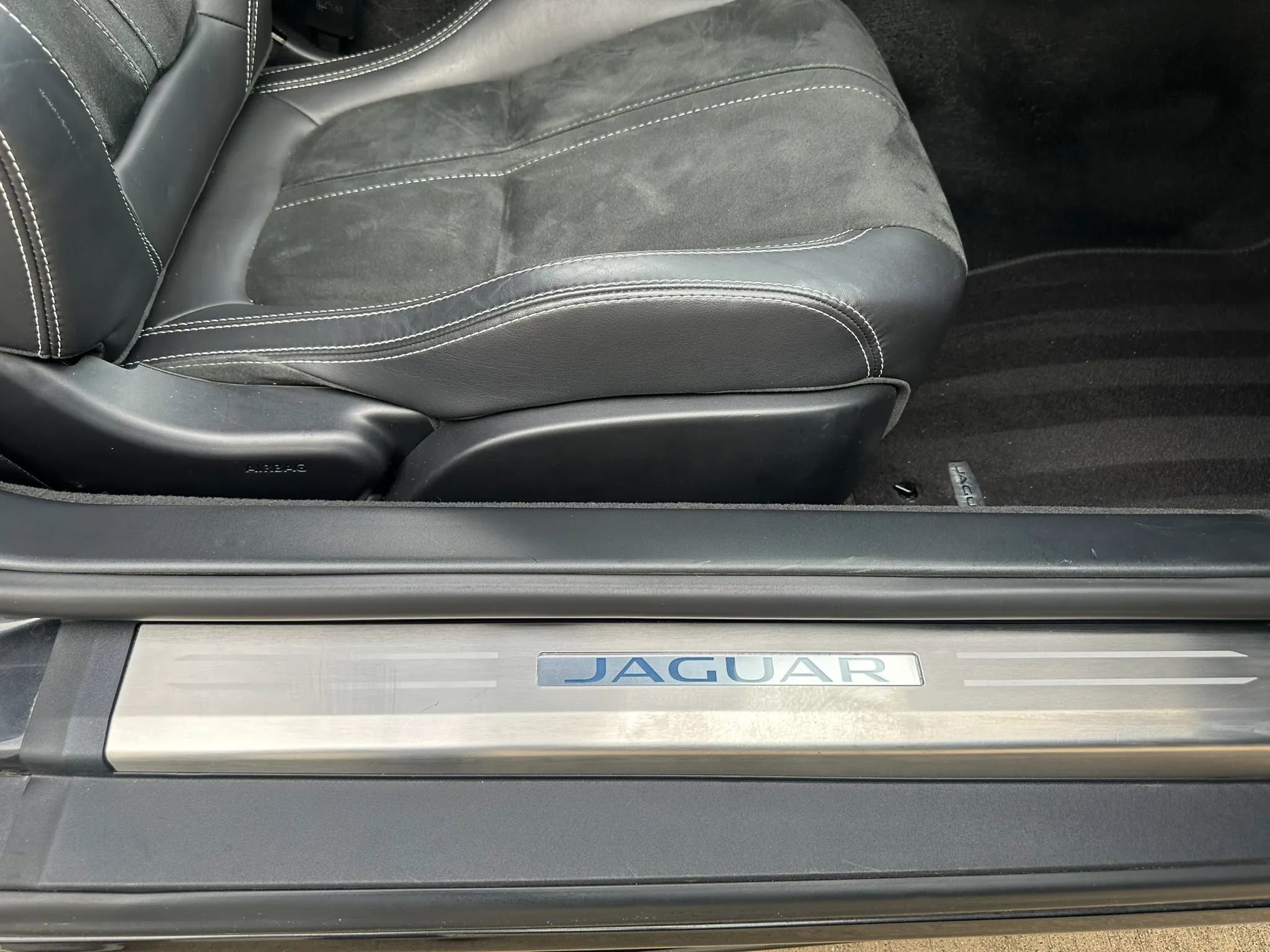 Used 2015 Jaguar F-TYPE R RWD image 23