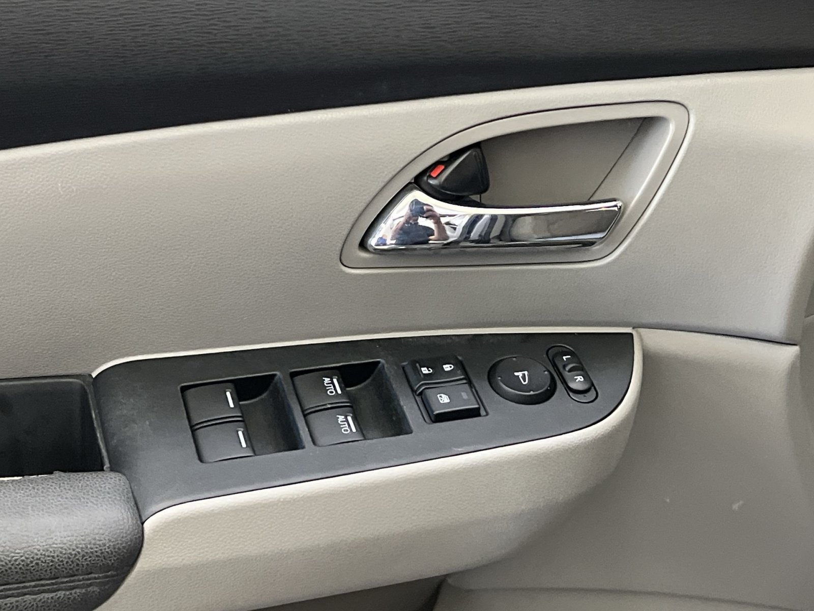 Used 2016 Honda Odyssey SE image 14