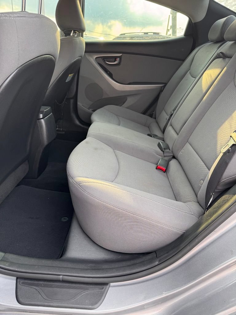 Used 2014 Hyundai Elantra SE w/ Option Group 02 FWD image 10