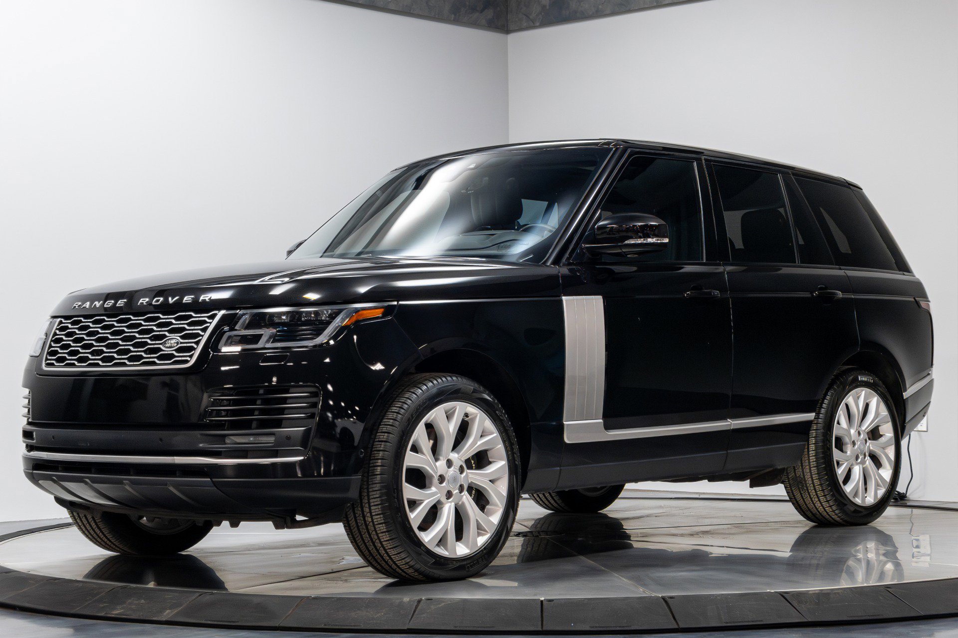 Used 2021 Land Rover Range Rover Westminster Edition image 2