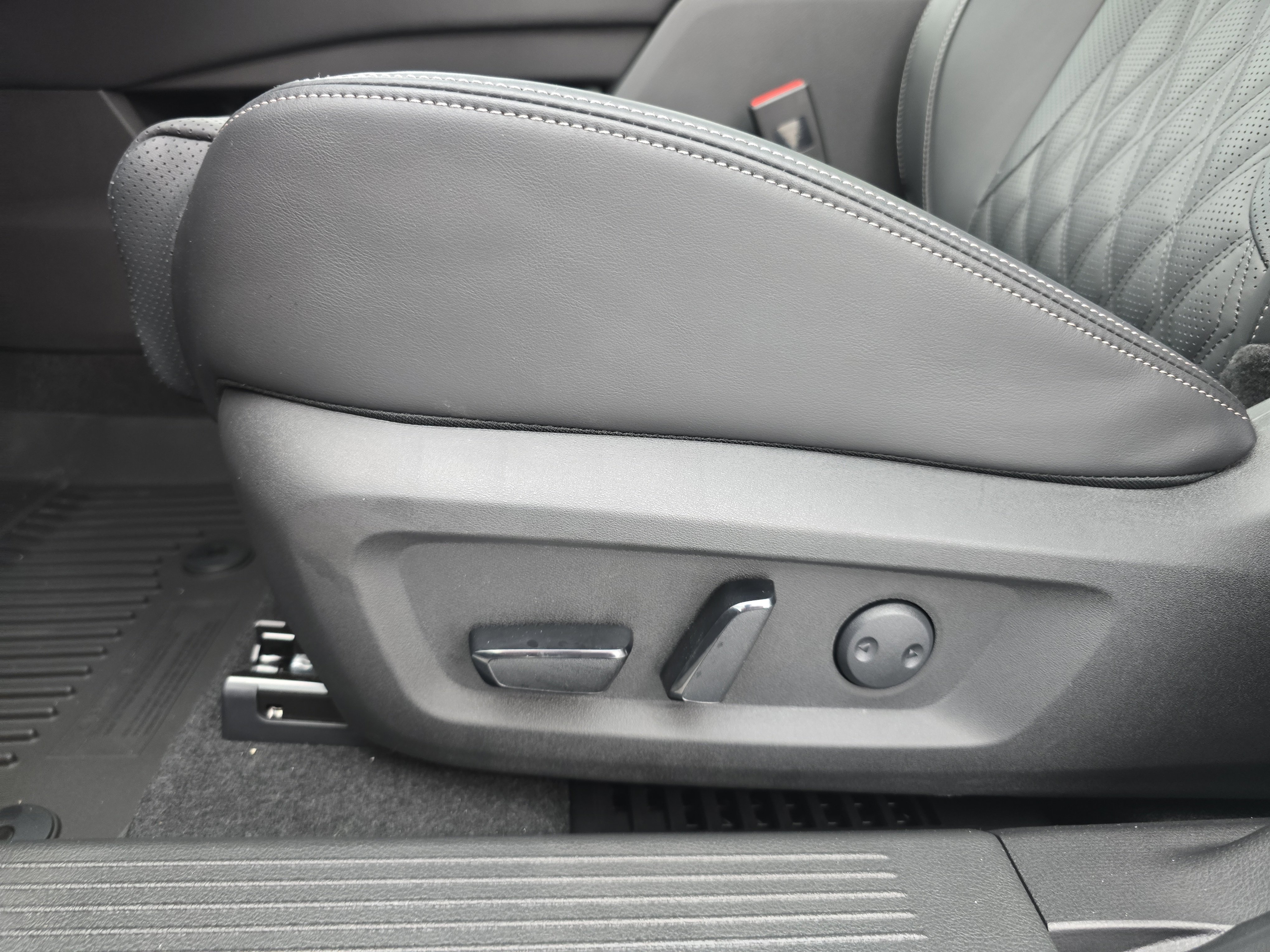 New 2026 Nissan Rogue Platinum image 29