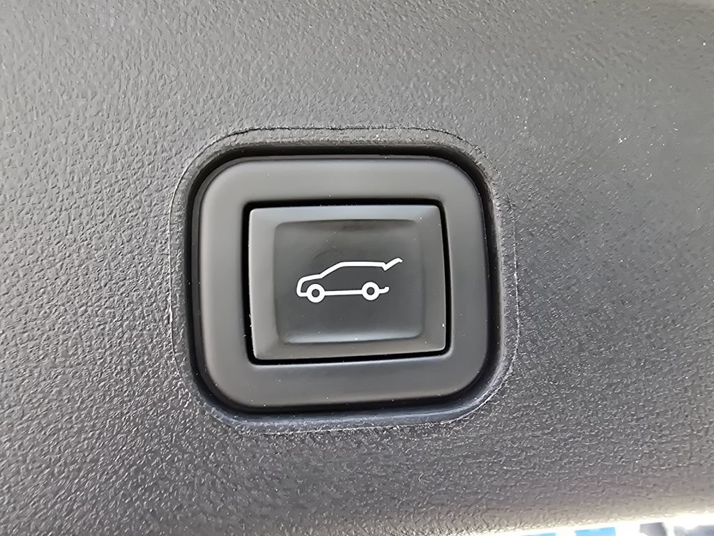 Used 2024 Cadillac Lyriq Tech AWD/4WD image 17