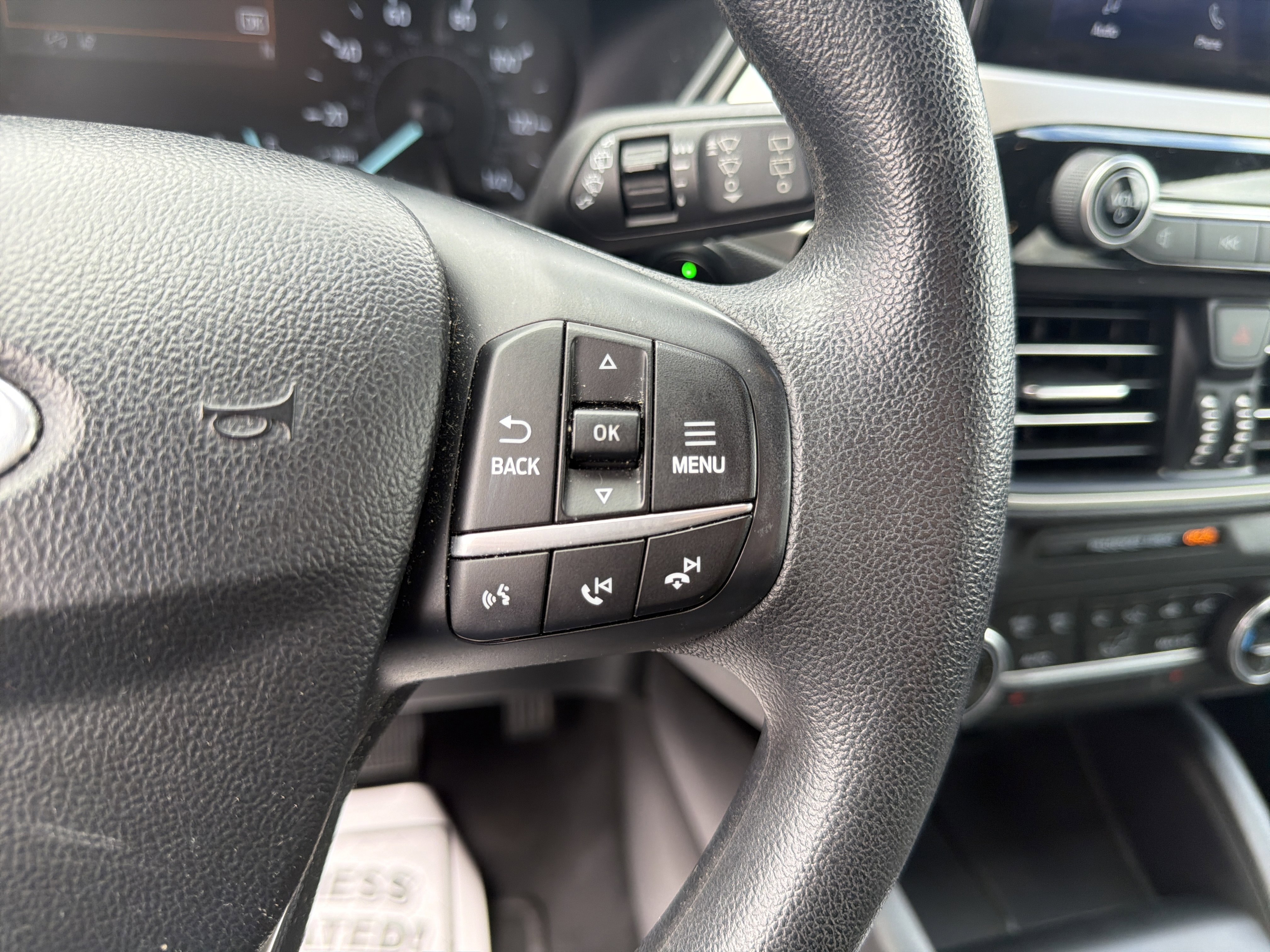 Used 2020 Ford Escape SE image 19