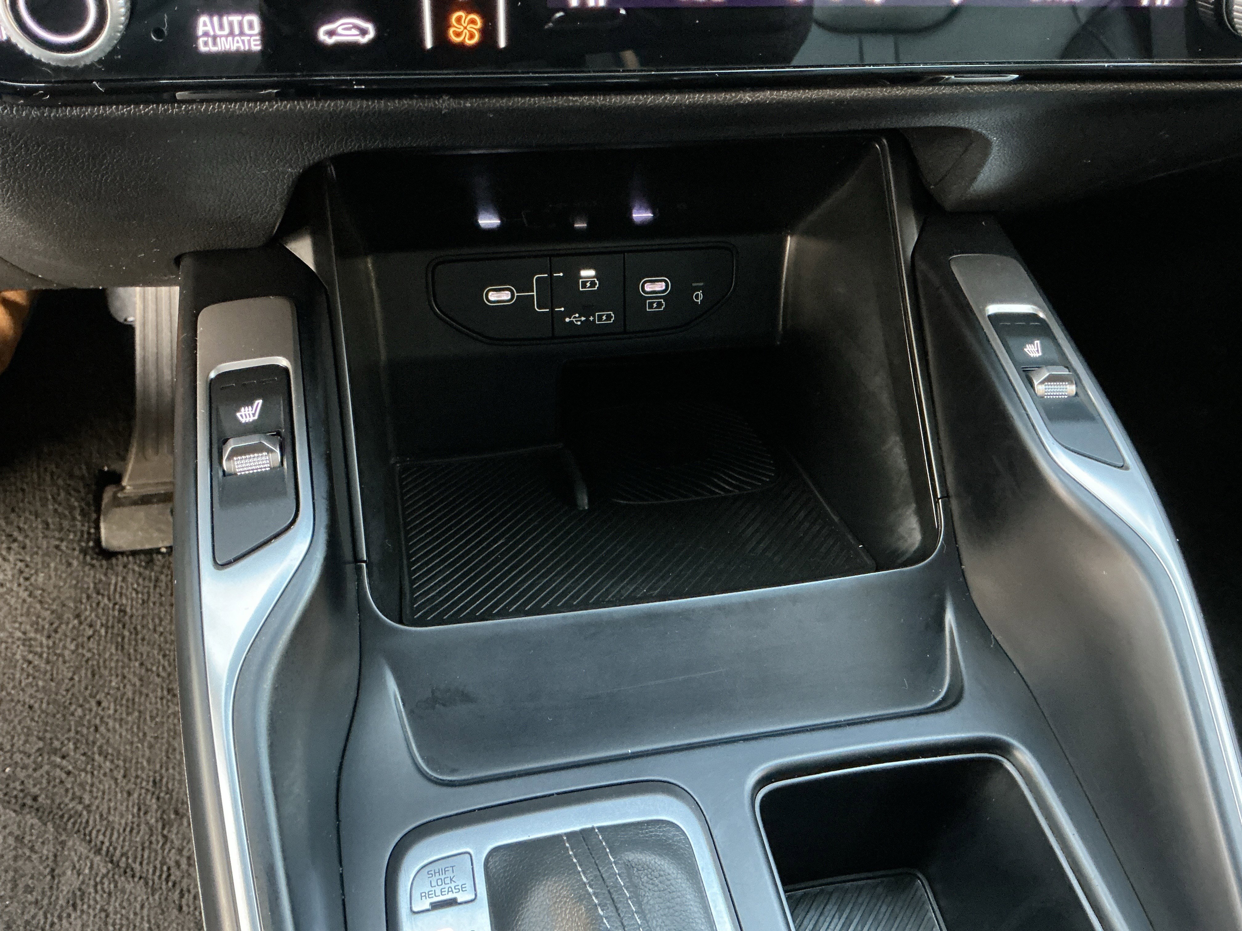 Used 2024 Kia Sorento S image 27