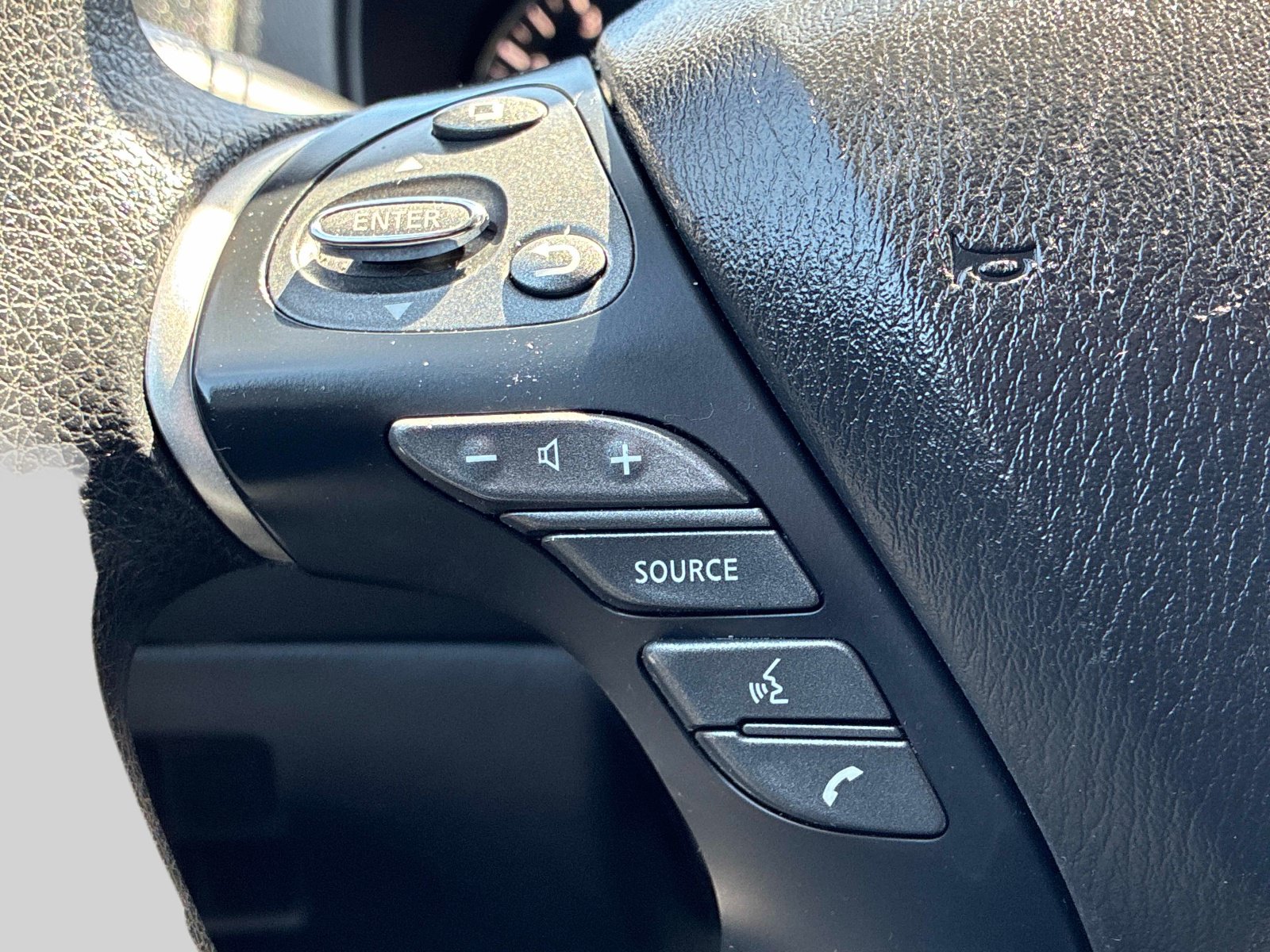 Used 2018 Nissan Pathfinder S AWD/4WD image 23