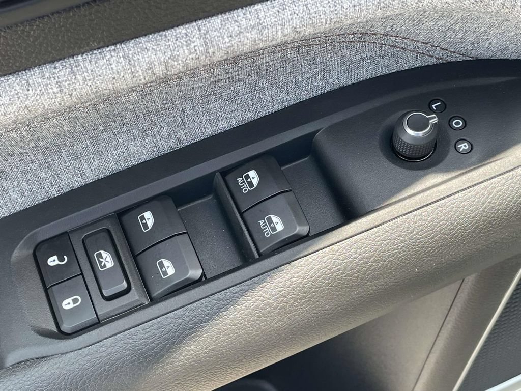 Used 2024 Jeep Compass Latitude AWD/4WD image 17