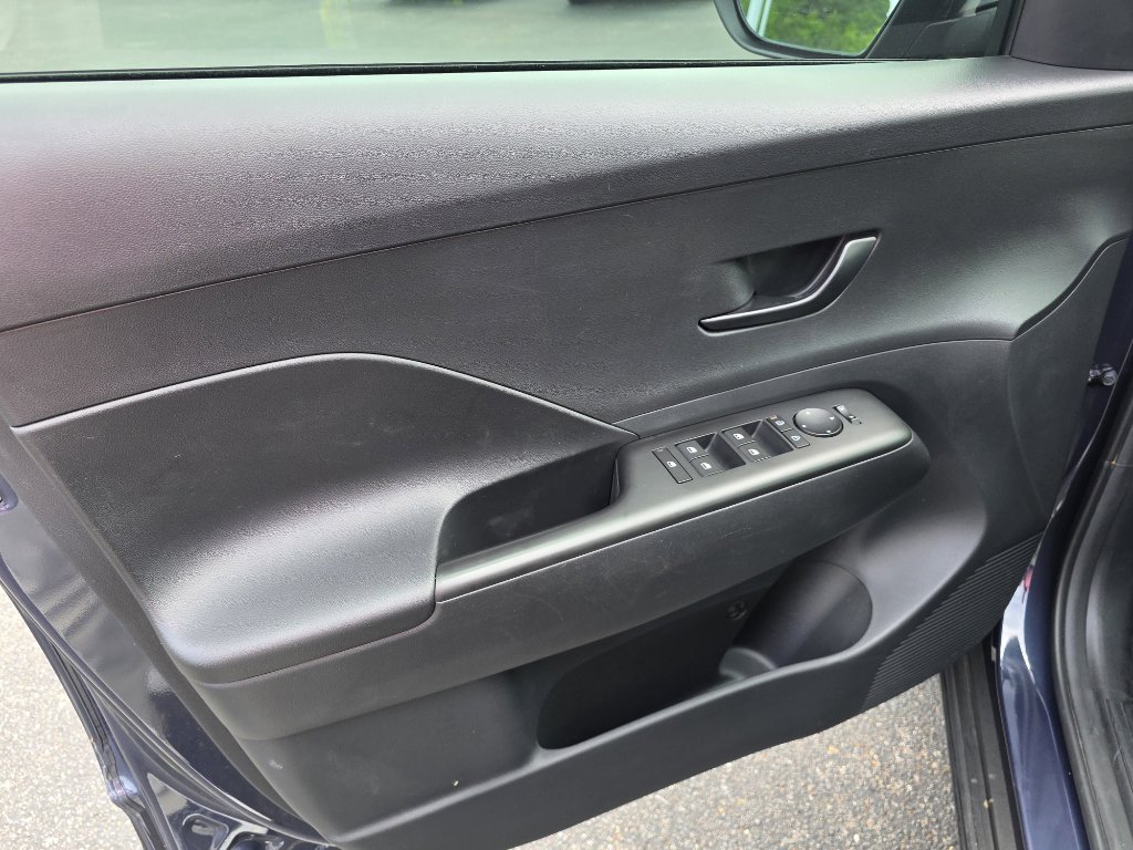 Used 2024 Hyundai Kona SEL image 11