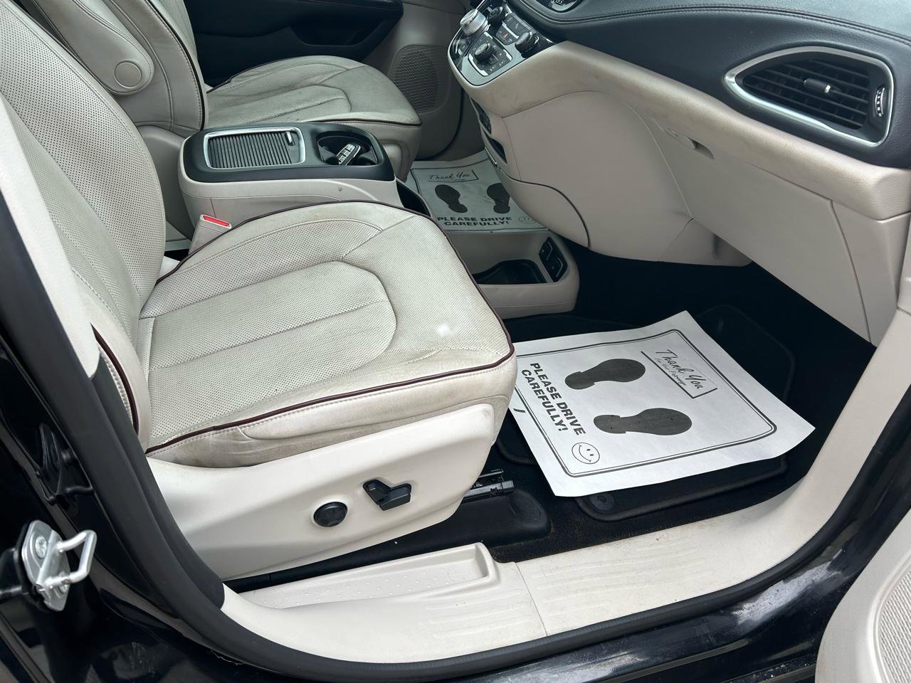 Used 2020 Chrysler Pacifica Limited image 11