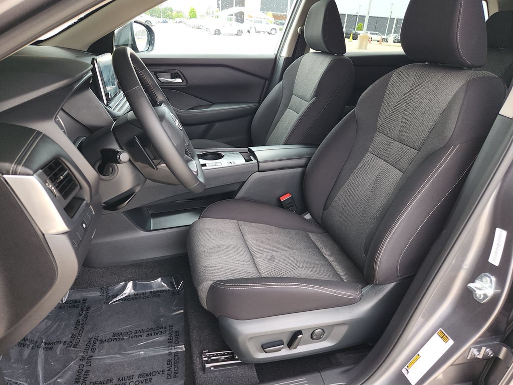 Used 2026 Nissan Rogue SV FWD image 13