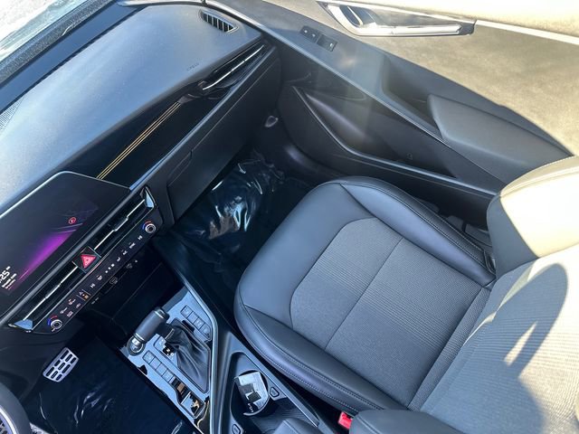 Used 2024 Kia Niro EX Touring image 18
