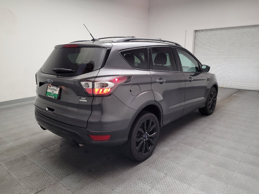 Used 2017 Ford Escape SE w/ Equipment Group 201A FWD image 9
