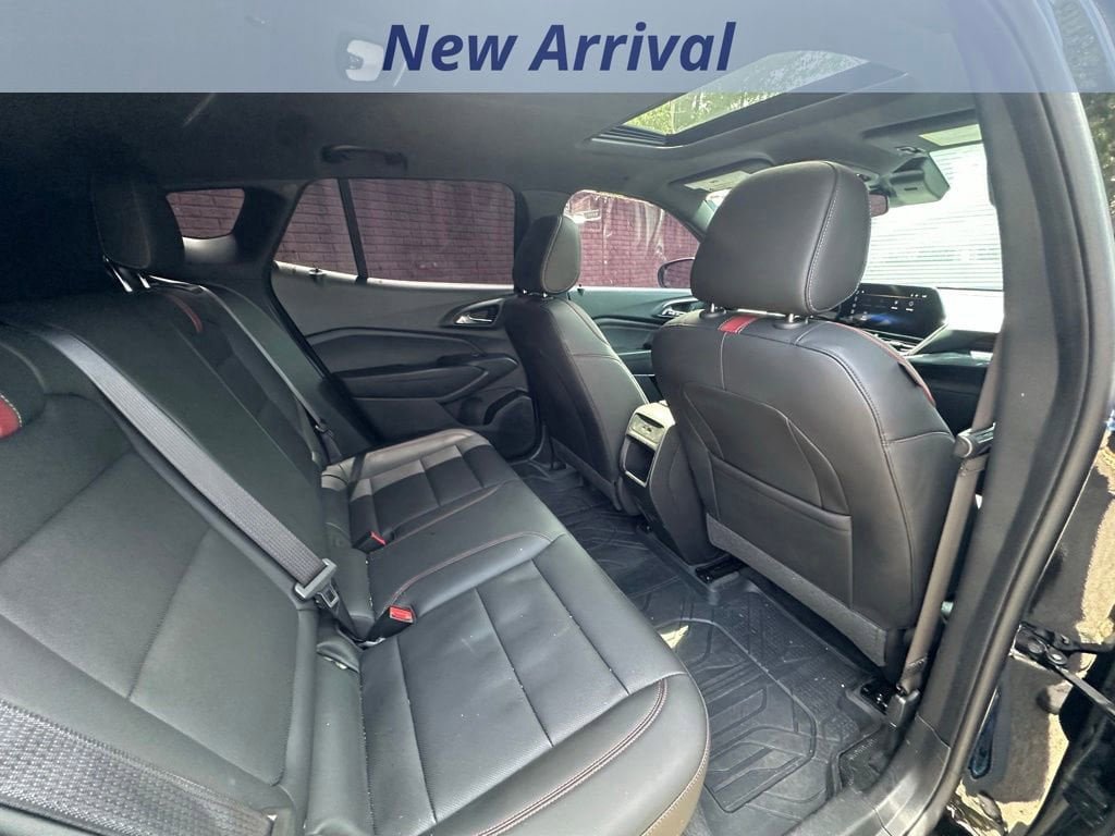 Used 2025 Chevrolet Trax RS w/ Sunroof Package FWD image 7