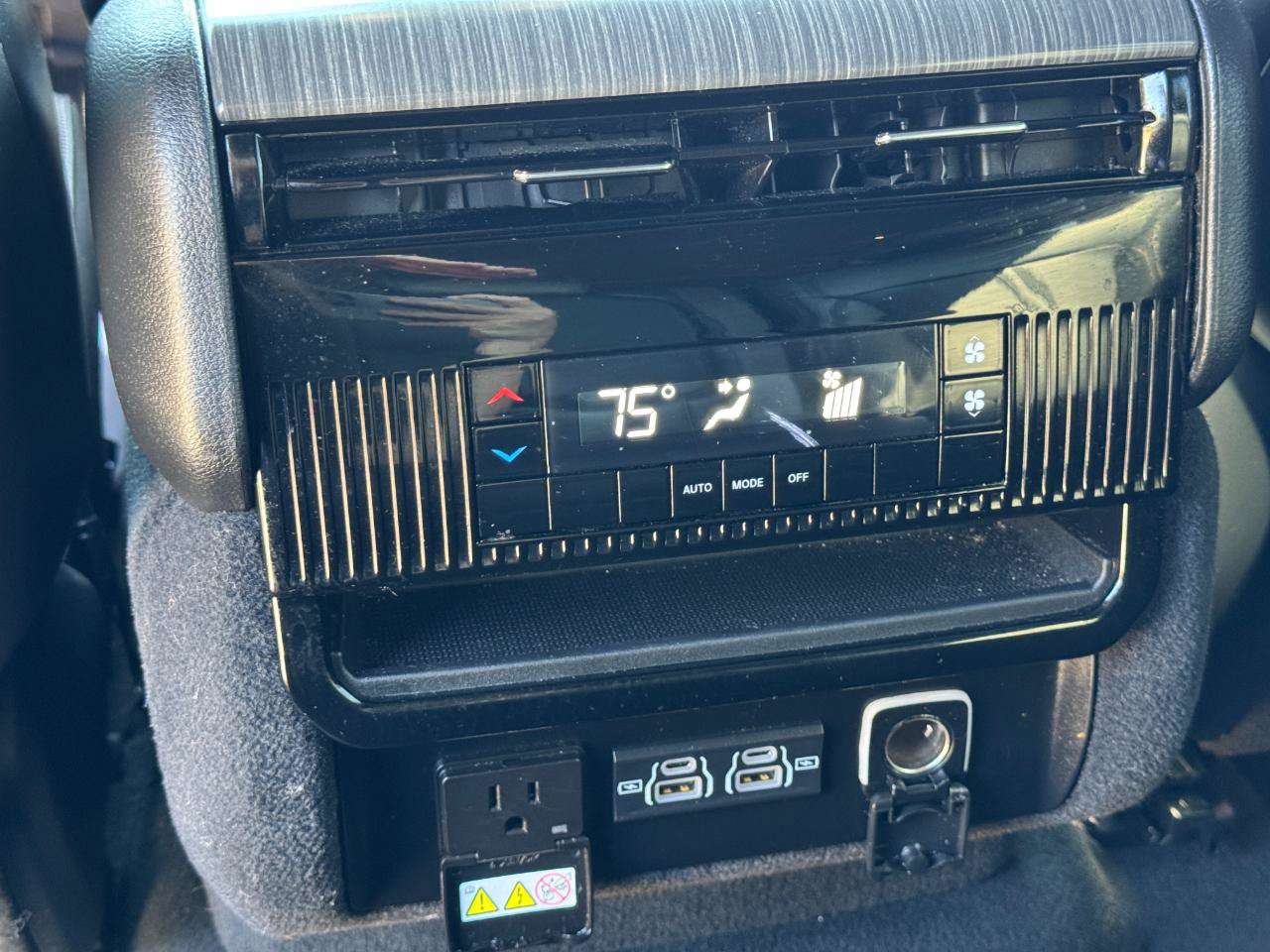 Used 2023 Jeep Wagoneer L Series II AWD/4WD image 24