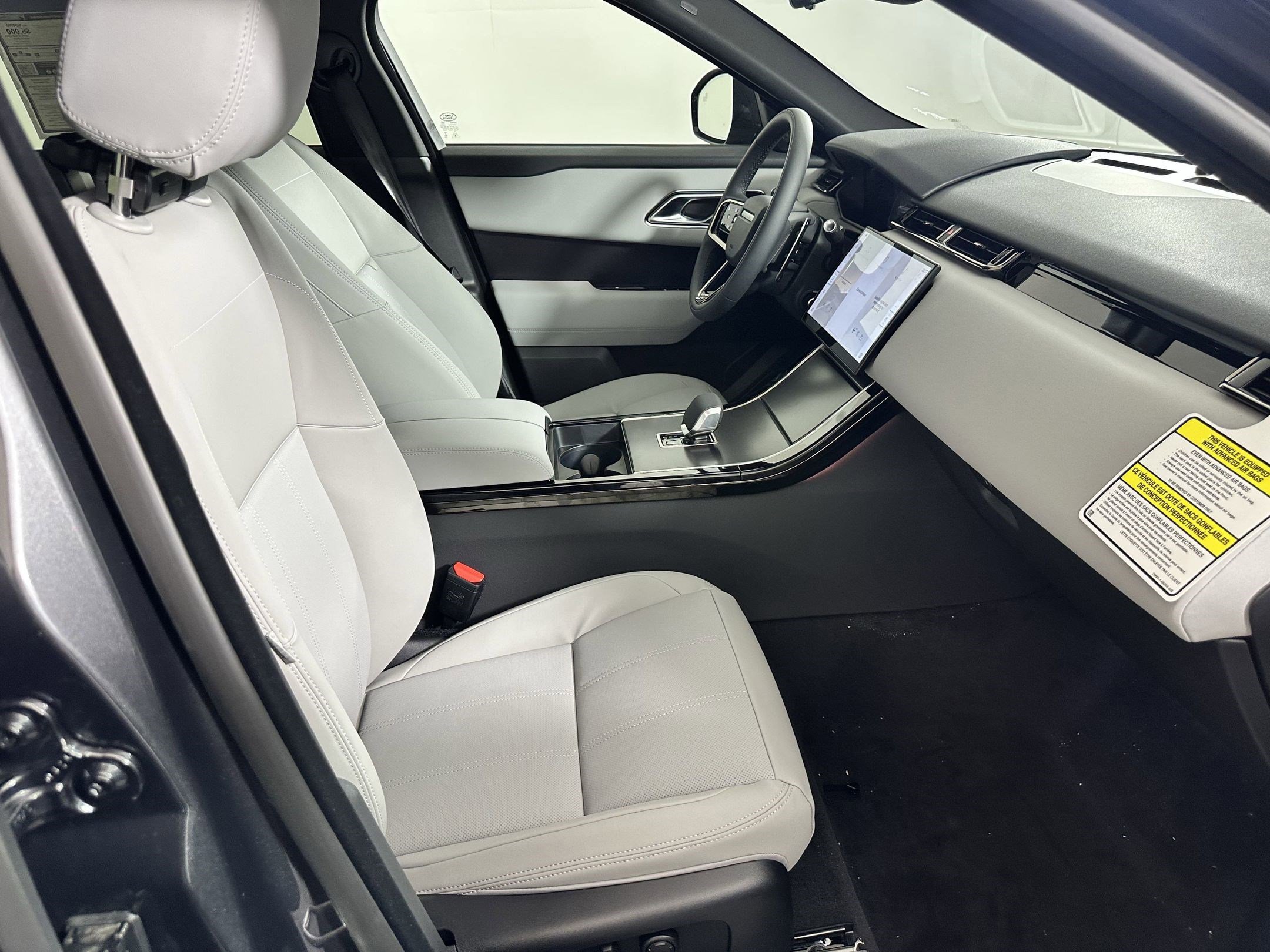 New 2026 Land Rover Range Rover Velar Dynamic SE image 18