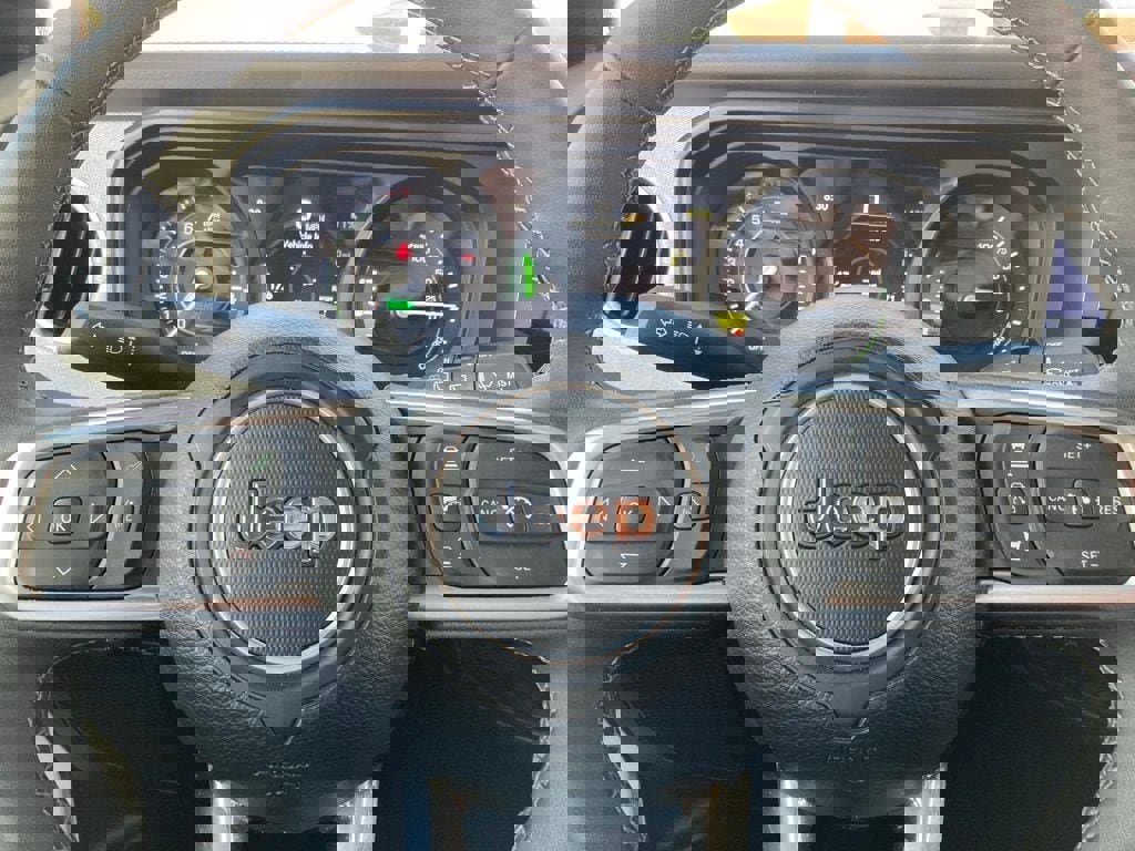 Used 2025 Jeep Wrangler Unlimited Sahara image 15