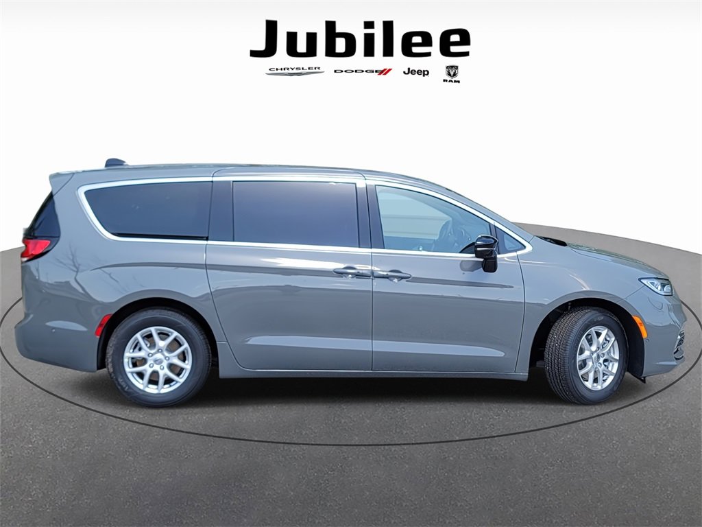 New 2025 Chrysler Pacifica Select image 41