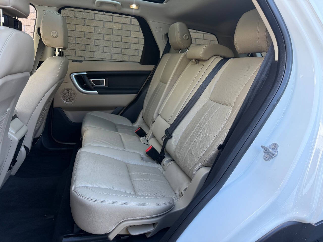 Used 2019 Land Rover Discovery Sport HSE AWD/4WD image 18