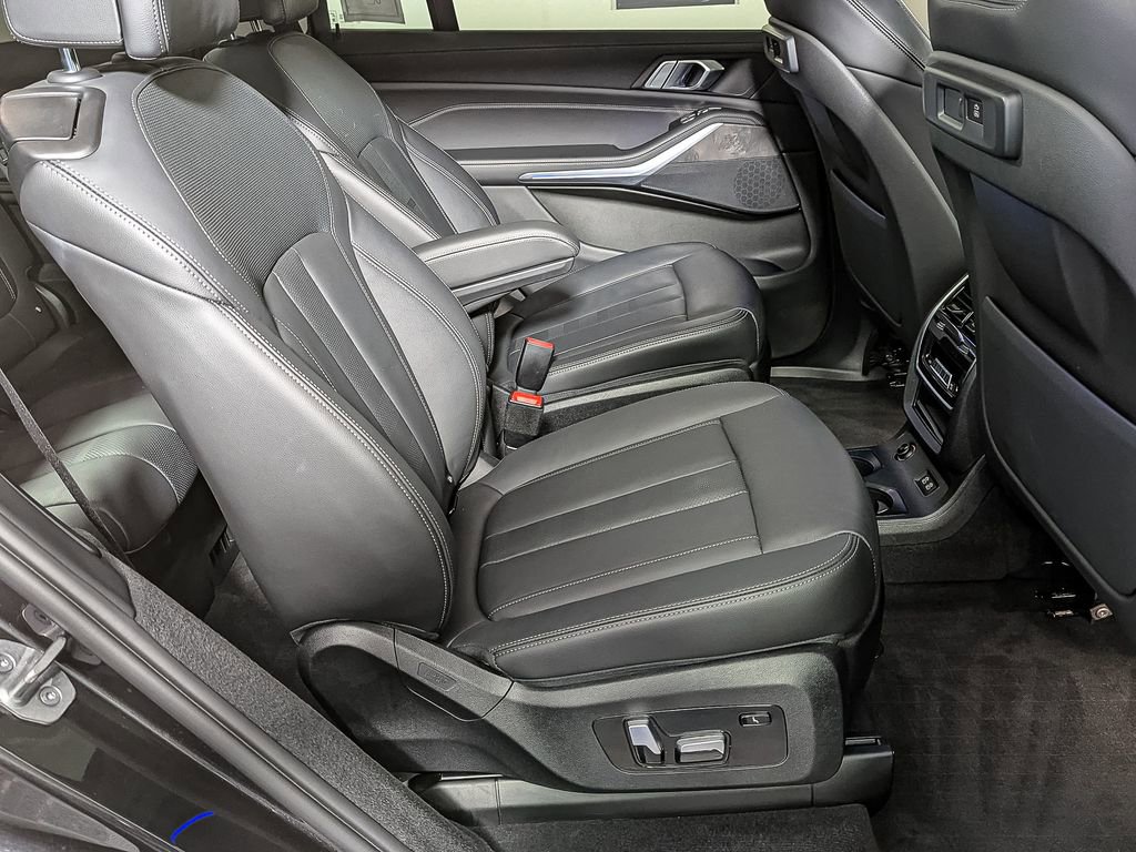 Used 2022 BMW X7 xDrive40i w/ Executive Package image 44