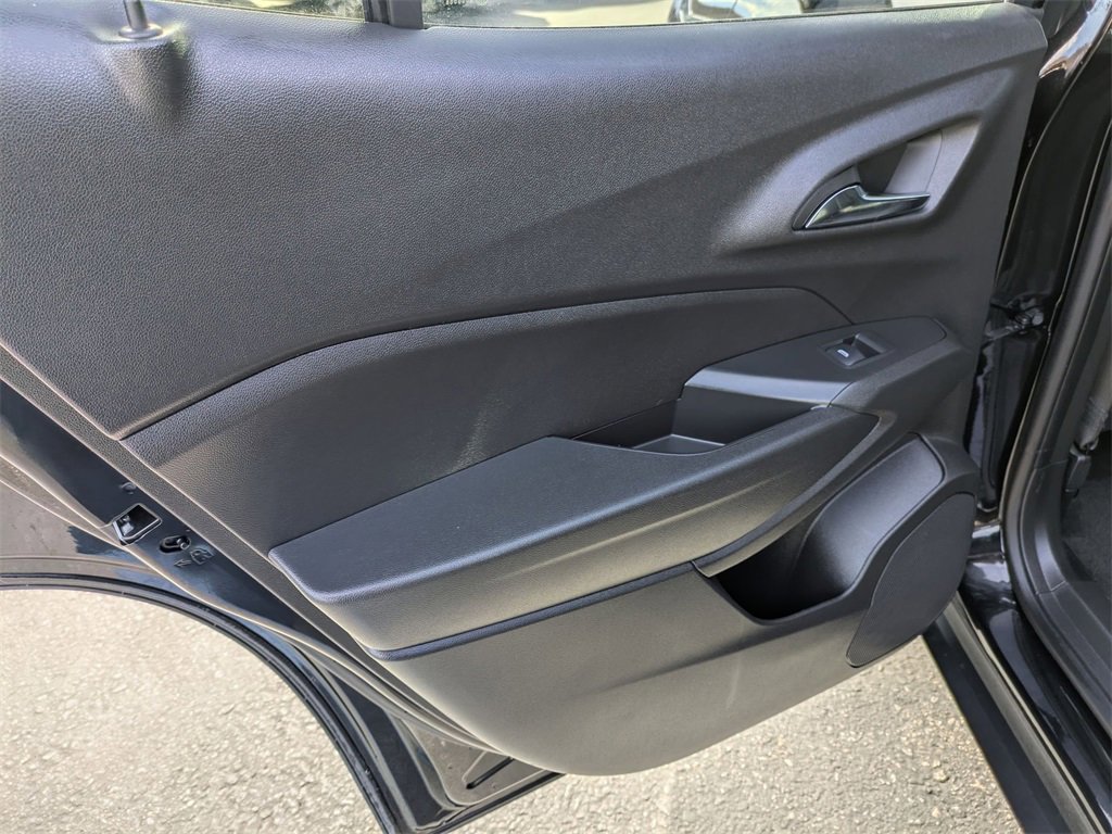 Used 2025 Chevrolet Trax LT w/ LT Convenience Package image 27