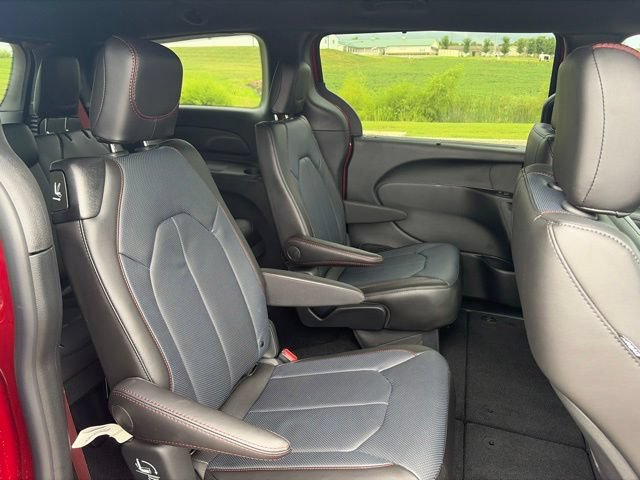 New 2027 Chrysler Pacifica Select AWD/4WD image 19