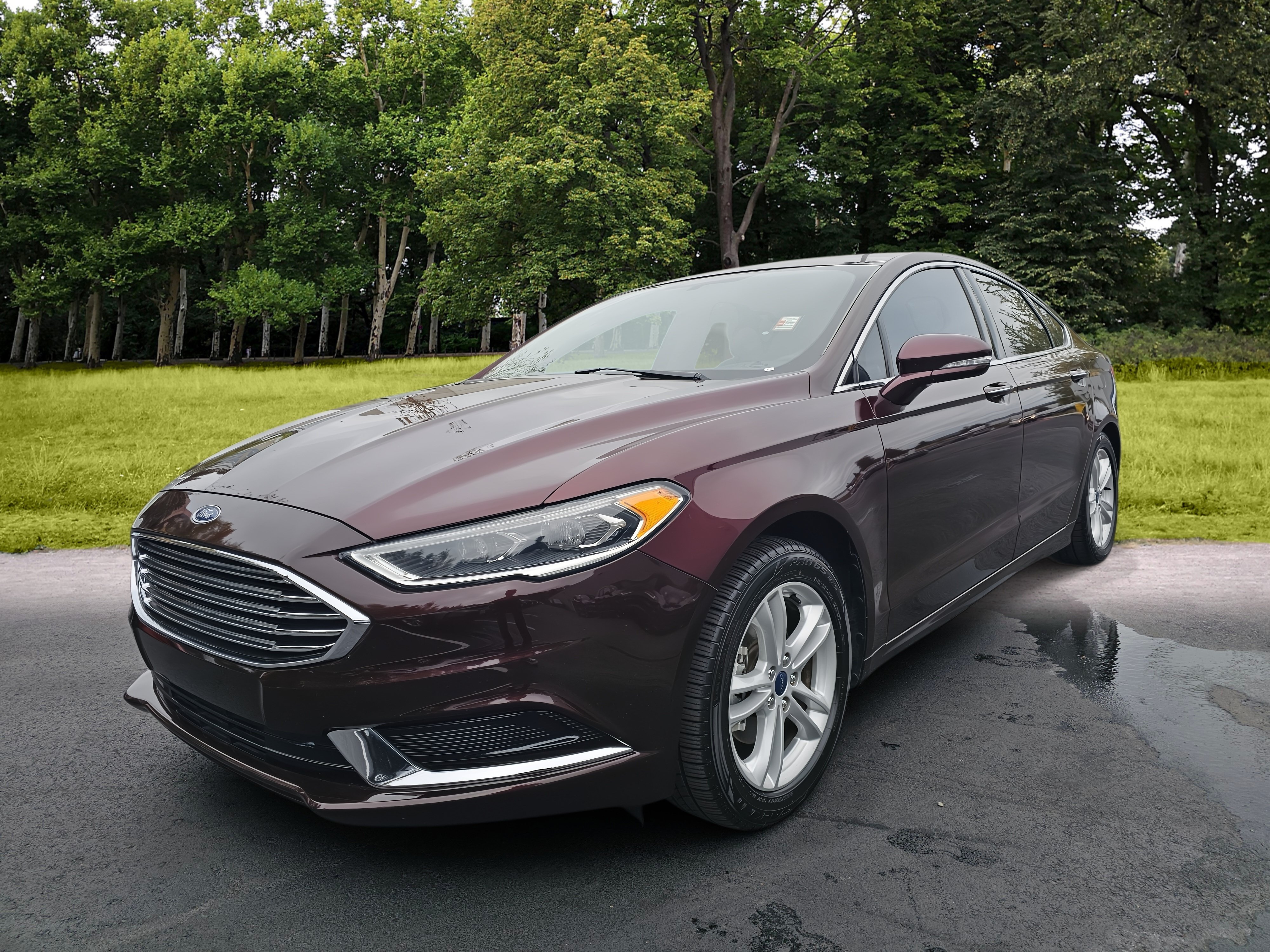 Used 2018 Ford Fusion SE w/ Fusion SE Technology Package FWD image 3