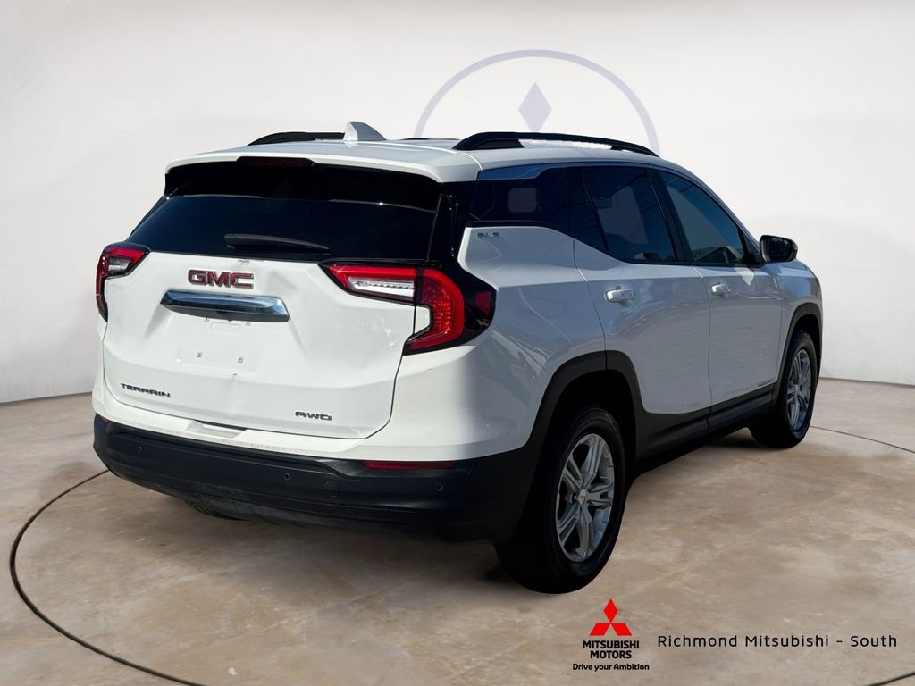 Used 2023 GMC Terrain SLE w/ Driver Convenience Package image 3