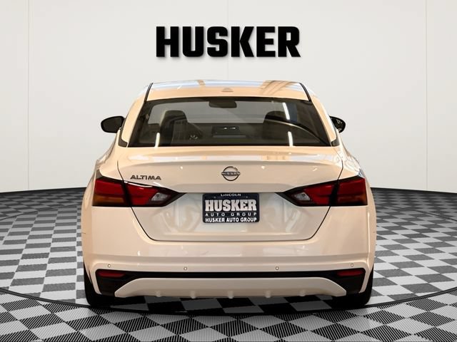 Used 2025 Nissan Altima 2.5 SV FWD image 4