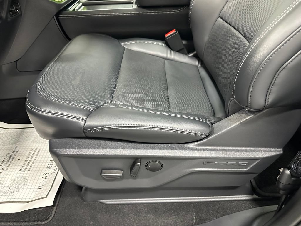 Used 2025 Ford Expedition Platinum AWD/4WD image 13