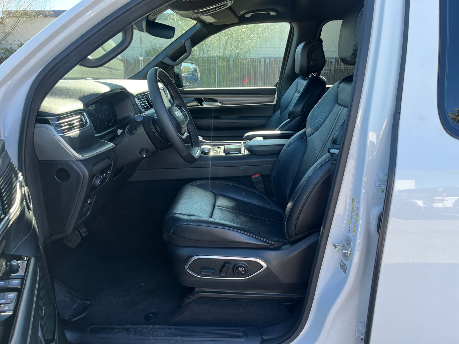 Certified 2024 Jeep Wagoneer L Series II image 14