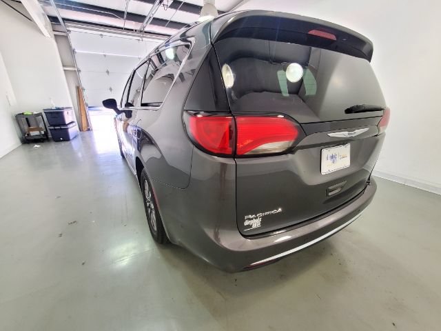 Used 2020 Chrysler Pacifica Touring-L Plus w/ Advanced Safetytec Group FWD image 7