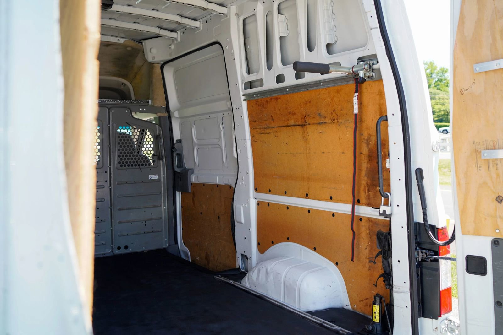 Used 2019 Nissan NV 2500 SV w/ Back Door Glass Package RWD image 14