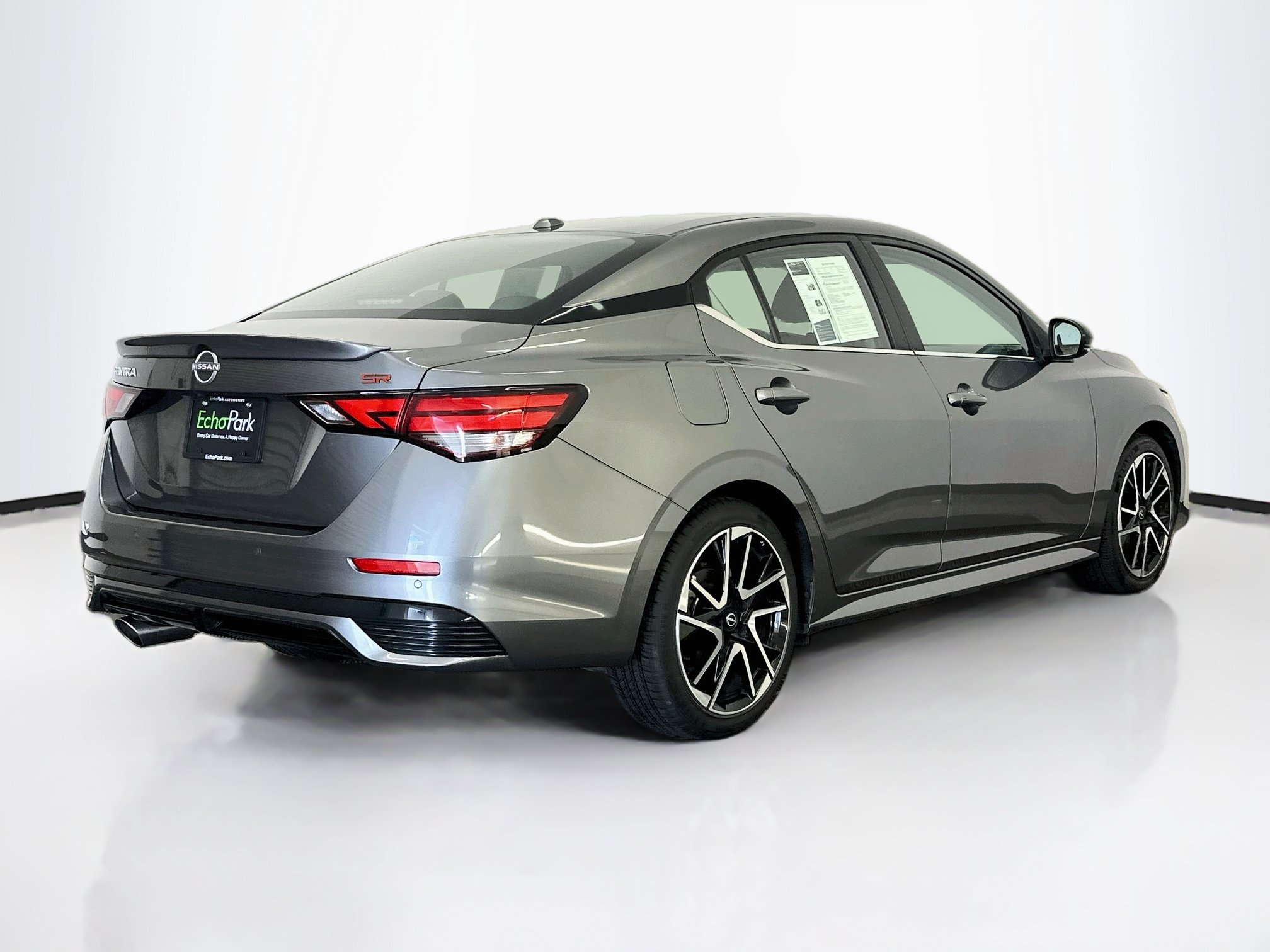 Used 2025 Nissan Sentra SR FWD image 9