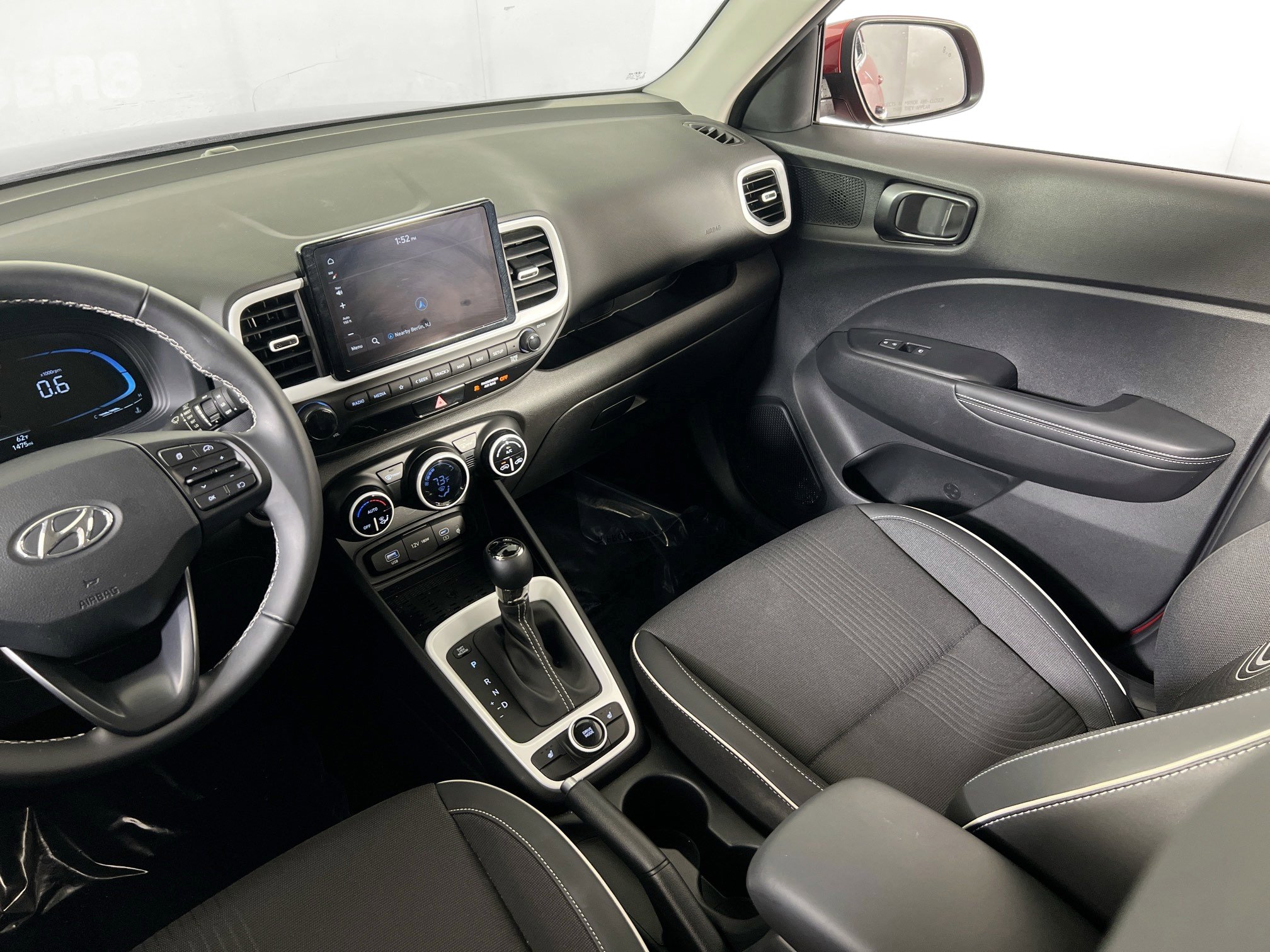 Used 2024 Hyundai Venue Limited image 22