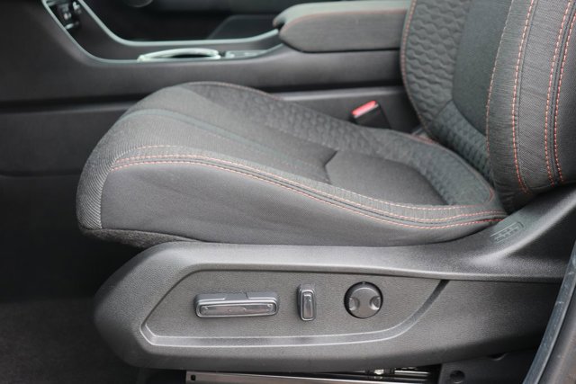 Used 2025 Honda Pilot Sport image 11