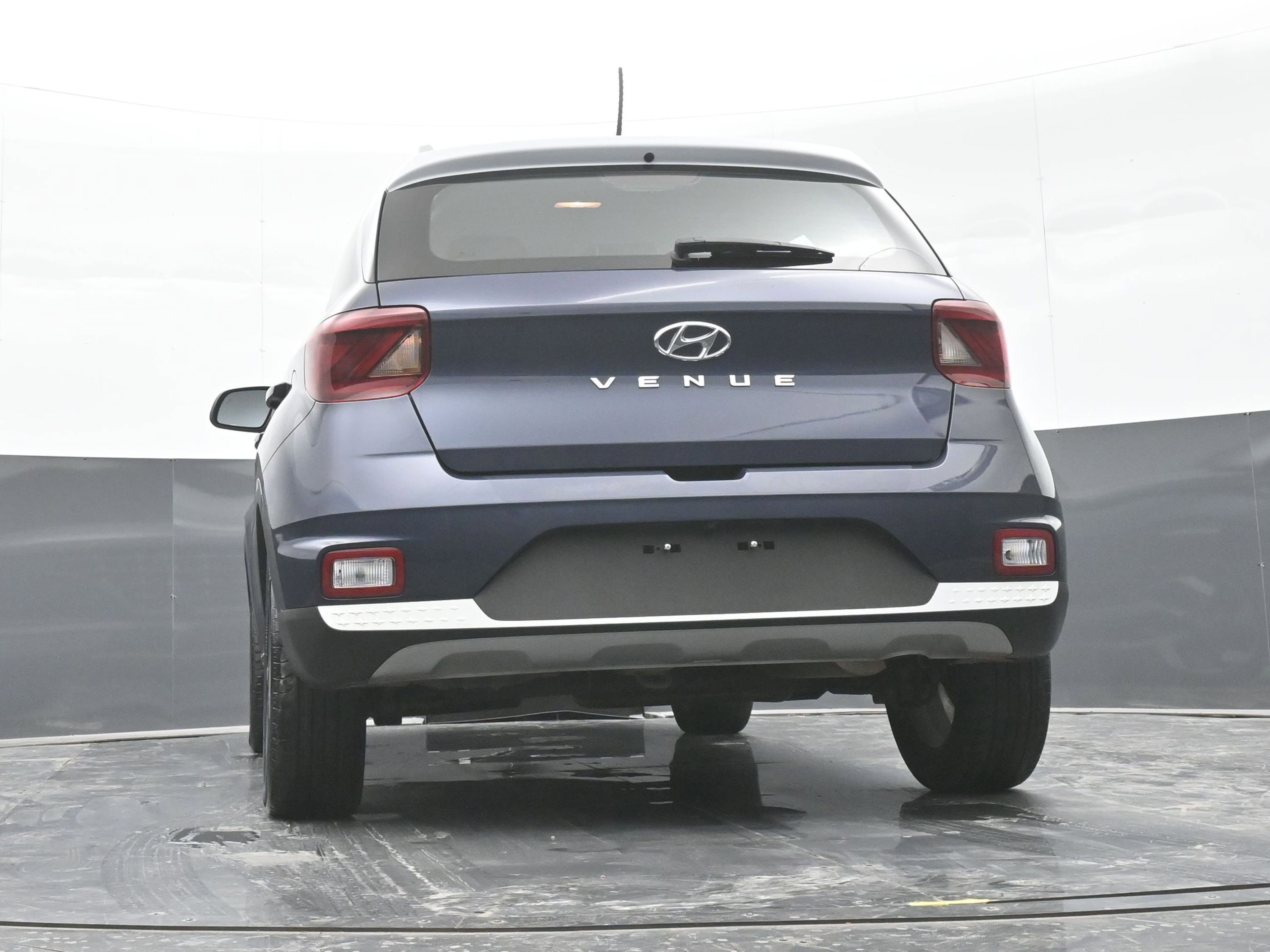 Used 2023 Hyundai Venue Limited w/ Cargo Package image 31