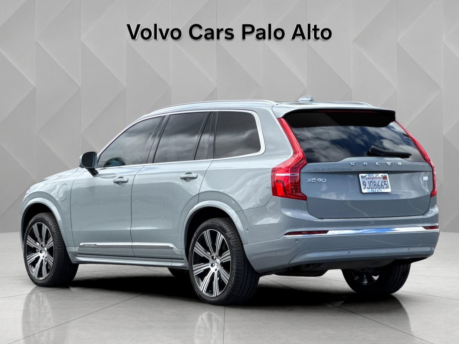 Certified 2024 Volvo XC90 T8 Plus w/ Protection Package Premier AWD/4WD image 9