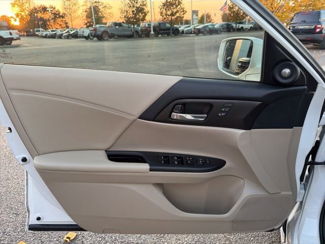 Used 2015 Honda Accord EX-L image 17