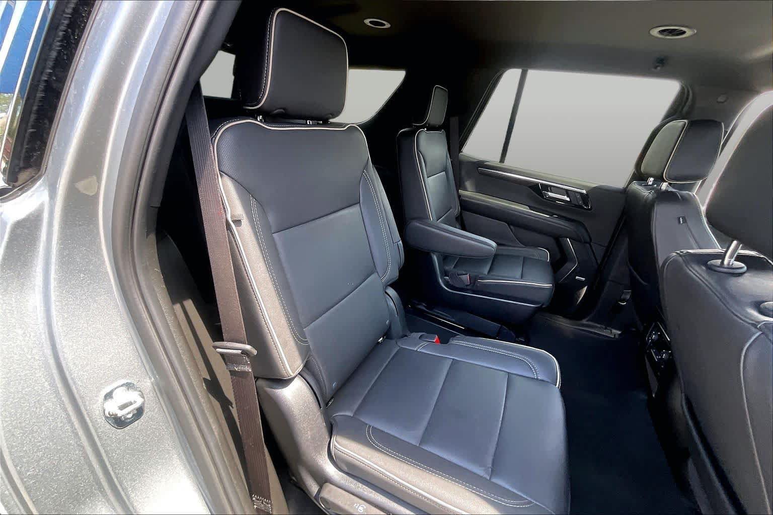 Used 2025 Chevrolet Tahoe Premier AWD/4WD image 19