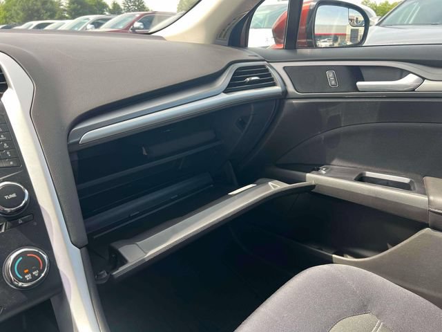 Used 2015 Ford Fusion SE FWD image 12