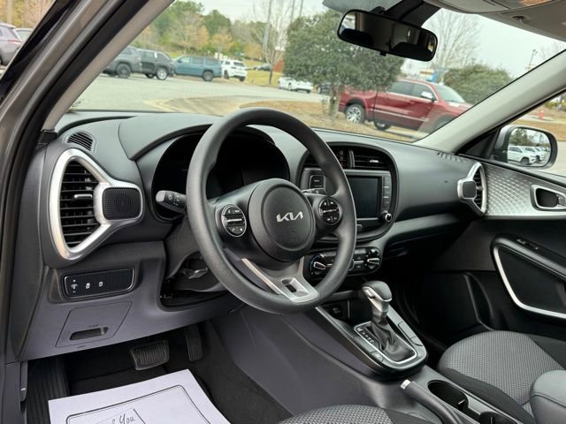 Used 2025 Kia Soul LX image 16