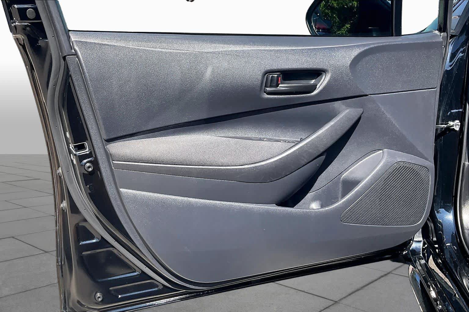 Used 2025 Toyota Corolla LE FWD image 18