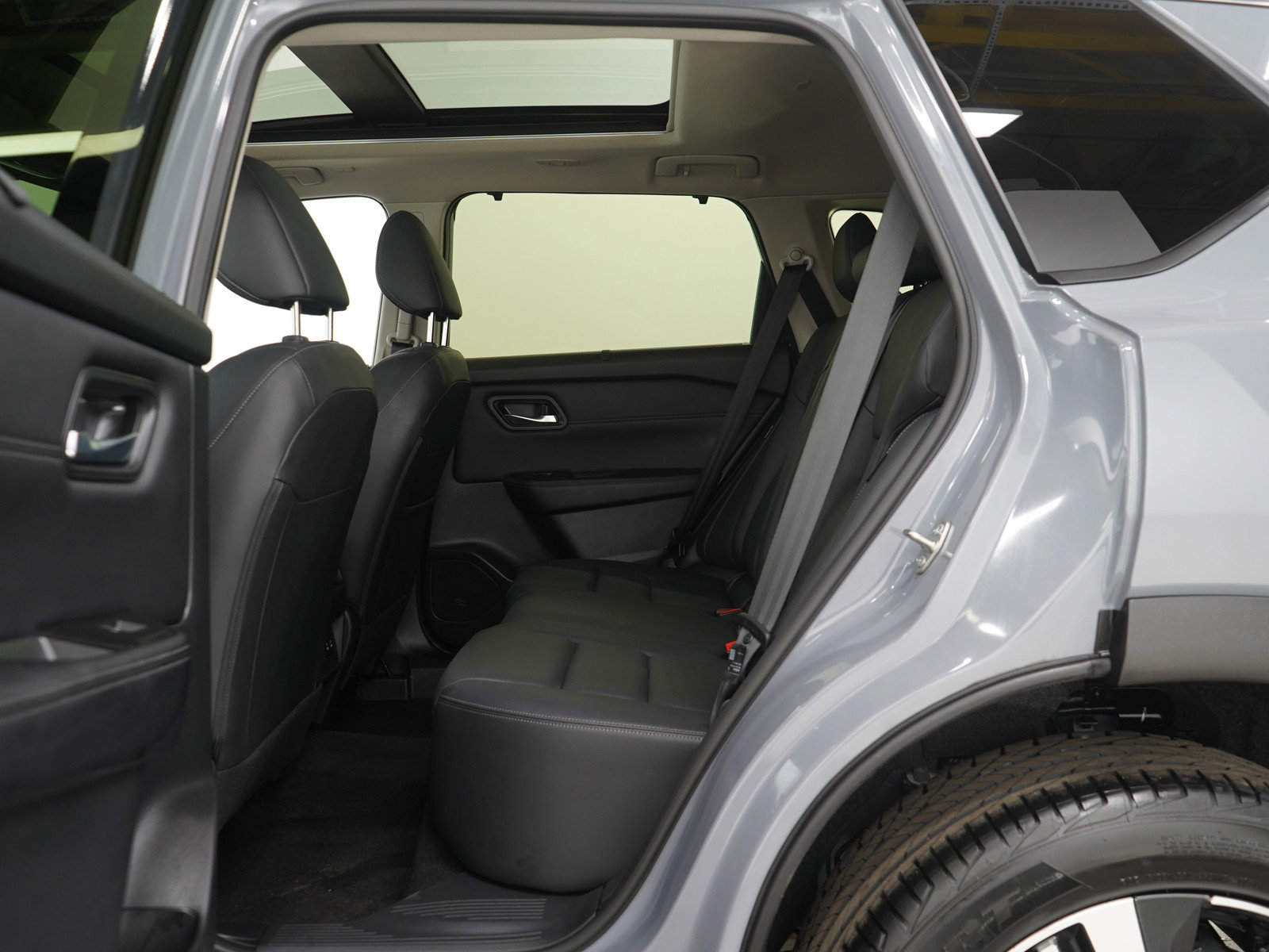 Used 2025 Nissan Rogue SL w/ SL Premium Package image 20