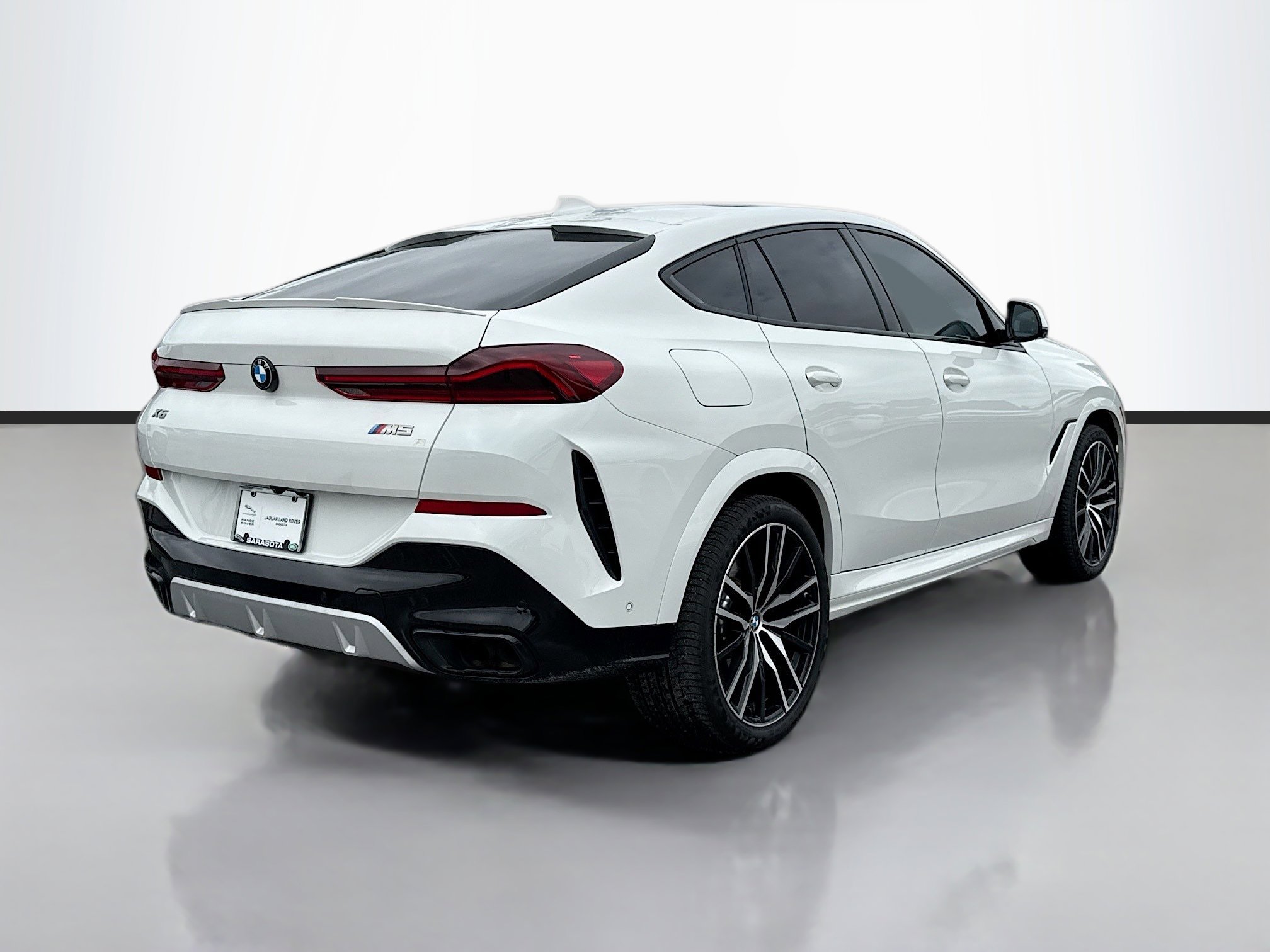 Used 2022 BMW X6 M50i w/ Parking Assistance Package AWD/4WD image 5
