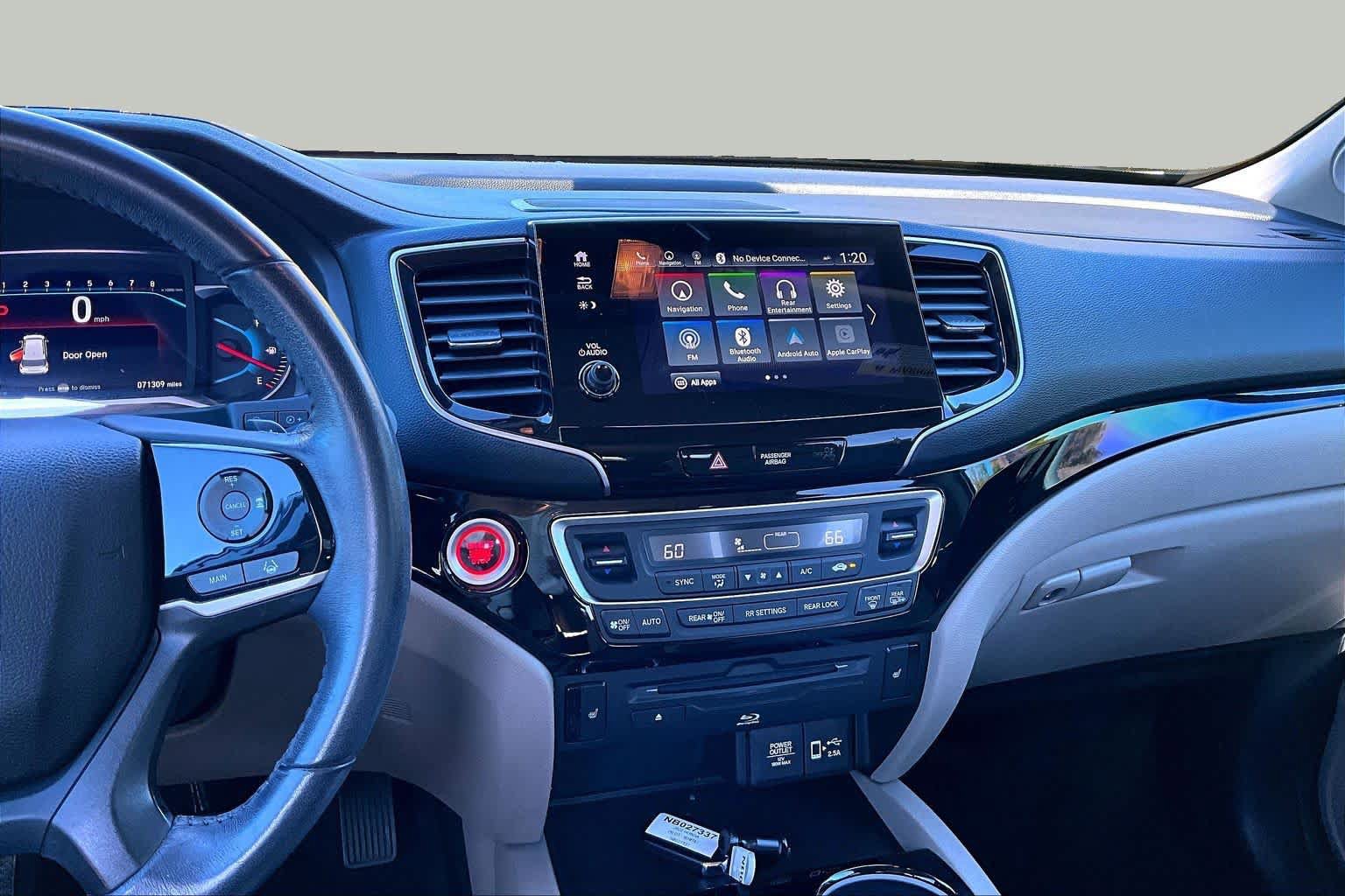 Used 2022 Honda Pilot Touring image 6