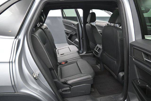 Used 2020 Volkswagen Atlas Cross Sport SE AWD/4WD image 32