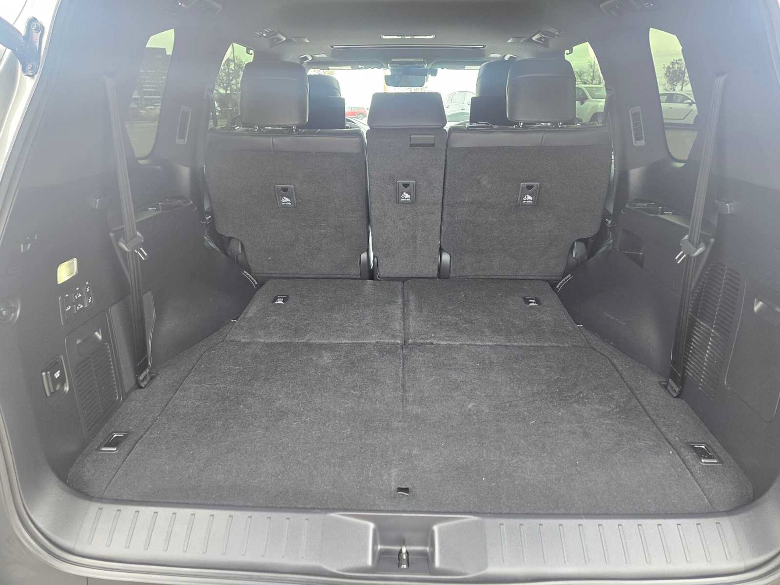Used 2022 Lexus LX 600 4WD w/ Appearance Package image 15